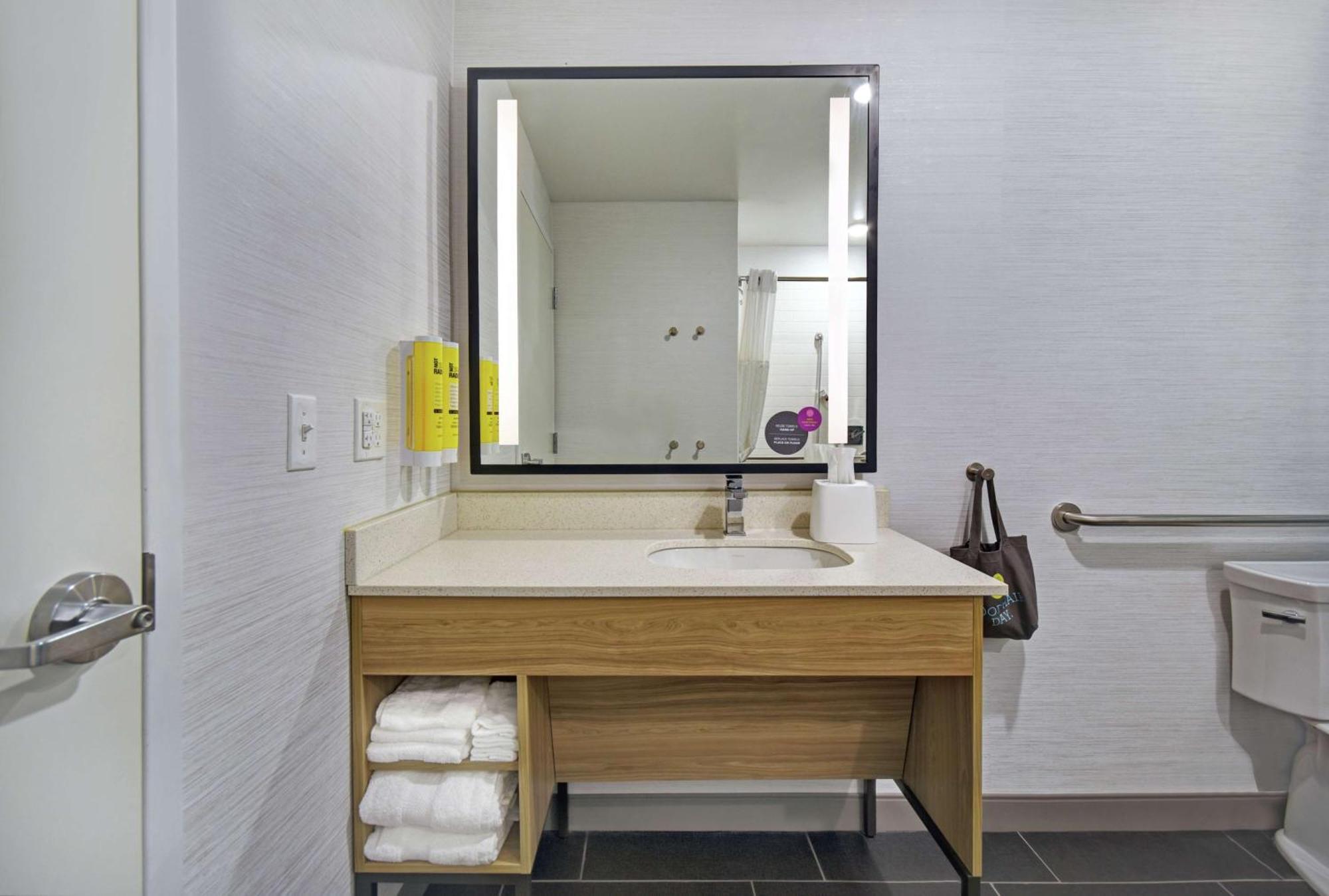 Отель Tru By Hilton Grand Rapids Airport Kentwood Экстерьер фото