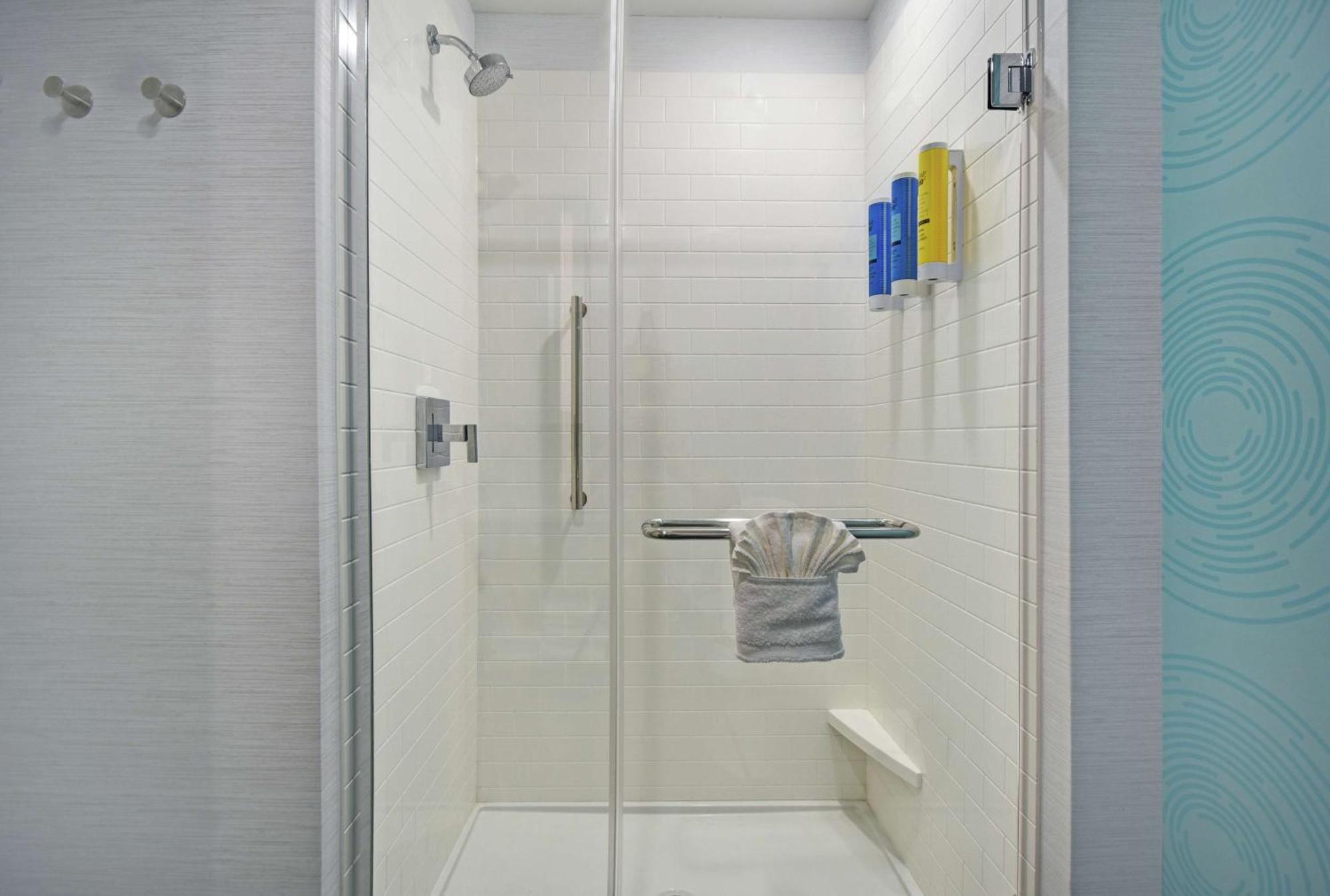 Отель Tru By Hilton Grand Rapids Airport Kentwood Экстерьер фото