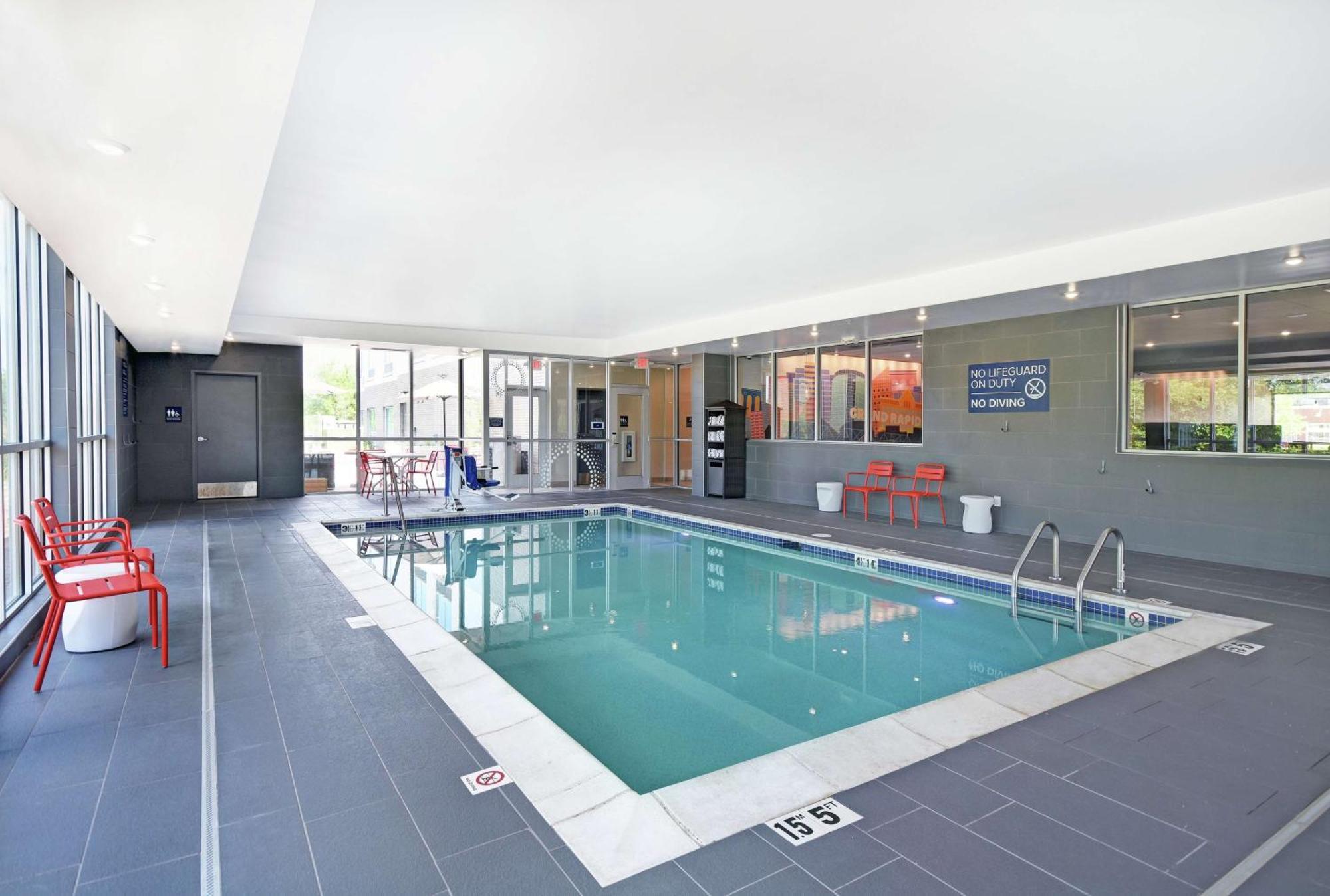 Отель Tru By Hilton Grand Rapids Airport Kentwood Экстерьер фото